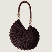 Bolsa Carafori luxuosa feita à mão, ideal para ocasiões elegantes e uso casual sofisticado.