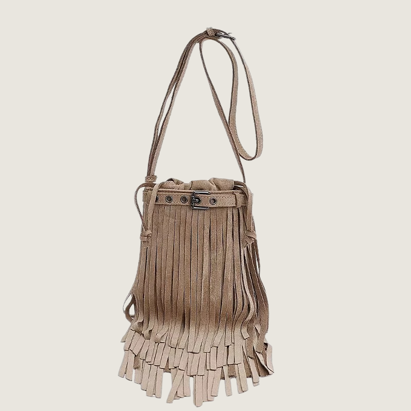 Mini bolsa Carafori marrom de ombro em camurça premium com franjas