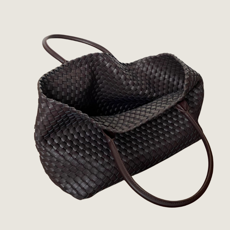 Bolsa Carafori tote grande preta em couro PU com trama sofisticada. Modelo elegante e versátil para uso diário ou viagens curtas.