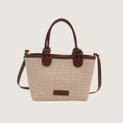 Bolsa elegante Carafori em palha natural e couro, ideal para looks de primavera e verão.