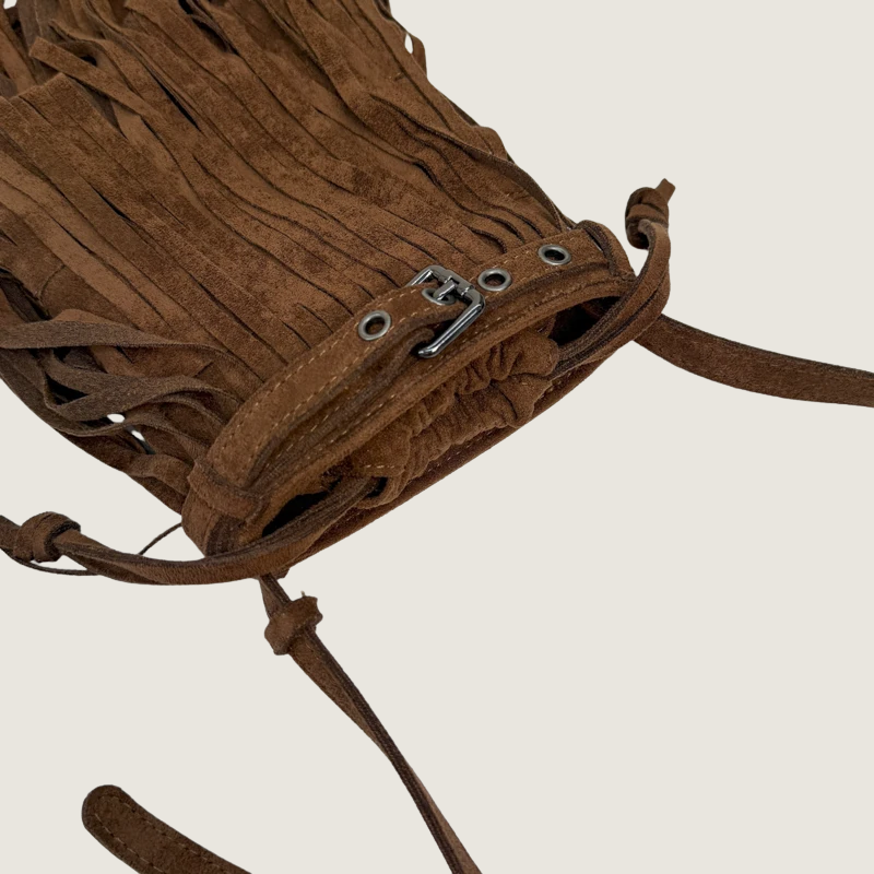 Bolsa Carafori vintage crossbody feminina com detalhe artesanal em franjas