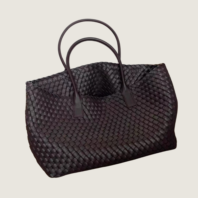 Bolsa Carafori tote preta em couro PU com acabamento trançado. Estilo minimalista, resistente e elegante para mulheres modernas.