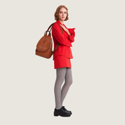 A mochila Allegra traduz o equilíbrio entre elegância e funcionalidade. Seu design atemporal com detalhe trançado artesanal expressa exclusividade e confiança — perfeita para mulheres que valorizam sofisticação prática.