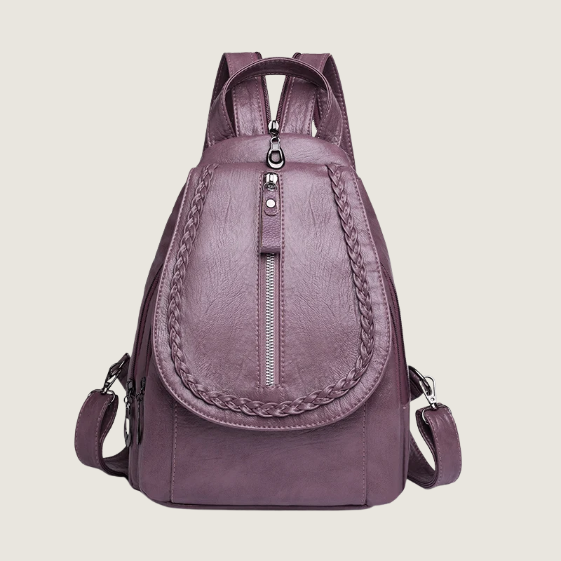 Inspirada na mulher moderna, a Carafori Allegra combina design urbano e sofisticação artesanal. Uma mochila feminina de couro que revela confiança, exclusividade e estilo atemporal em cada detalhe.