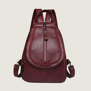 Com acabamento impecável e textura suave, a Carafori Allegra é a mochila feminina de luxo que une elegância minimalista e praticidade. Ideal para mulheres que buscam design exclusivo e conforto sofisticado.