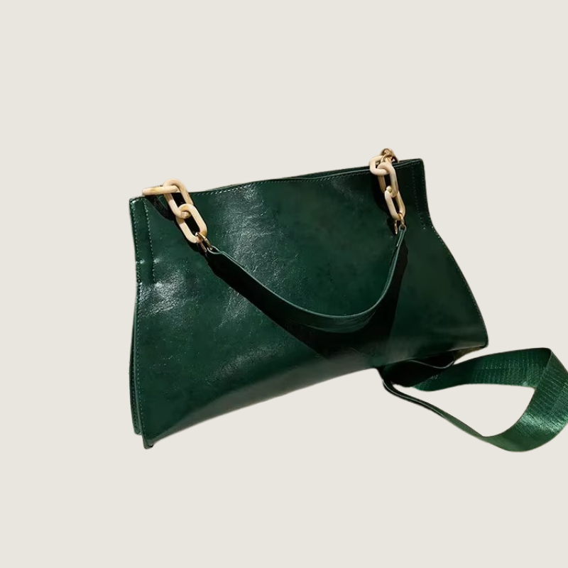 Bolsa feminina Carafori em couro sintético premium, com corrente exclusiva e estilo refinado para todas as ocasiões.