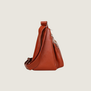 Compacta, resistente e elegante, a Bolsa Carafori Ombro & Crossbody é feita em couro tecnológico premium. Ideal para mulheres modernas que valorizam estilo e funcionalidade.