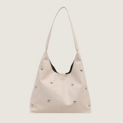 A Tote Bag Carafori traduz estilo urbano com funcionalidade. Alça única confortável, fecho seguro e espaço amplo tornam esta bolsa perfeita para toda ocasião.