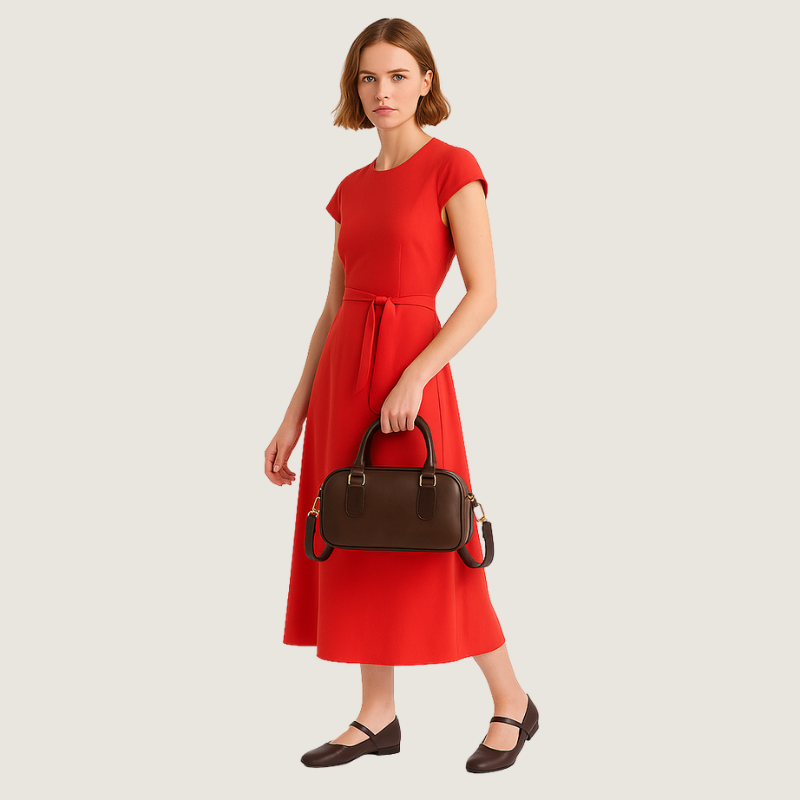 Com linhas suaves e acabamento impecável, esta bolsa une praticidade e sofisticação. Um clássico contemporâneo que se adapta a diferentes ocasiões.
