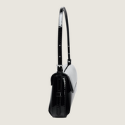 Mini bolsa de ombro Carafori, compacta e sofisticada, feita para mulheres modernas.